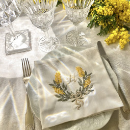 Serviette de table brodée personnalisée Mimosa avec votre intiale