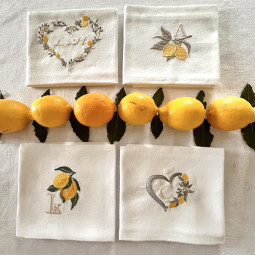 Serviette de table brodée personnalisée citron de Menton avec votre intiale