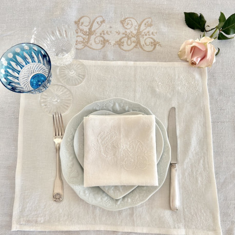 Huit sets de tables et huit serviettes lin naturel brodés monogramme CB - Villa Farese
