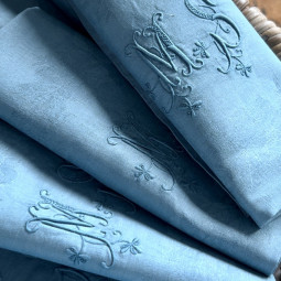 Huit serviettes antiques brodées main monogramme MS couleur Riviera - Villa Farese